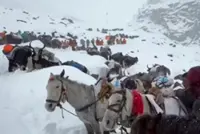 Heavy snowfall from cyclone winds halts Everest tourism in Nepal, Tibet