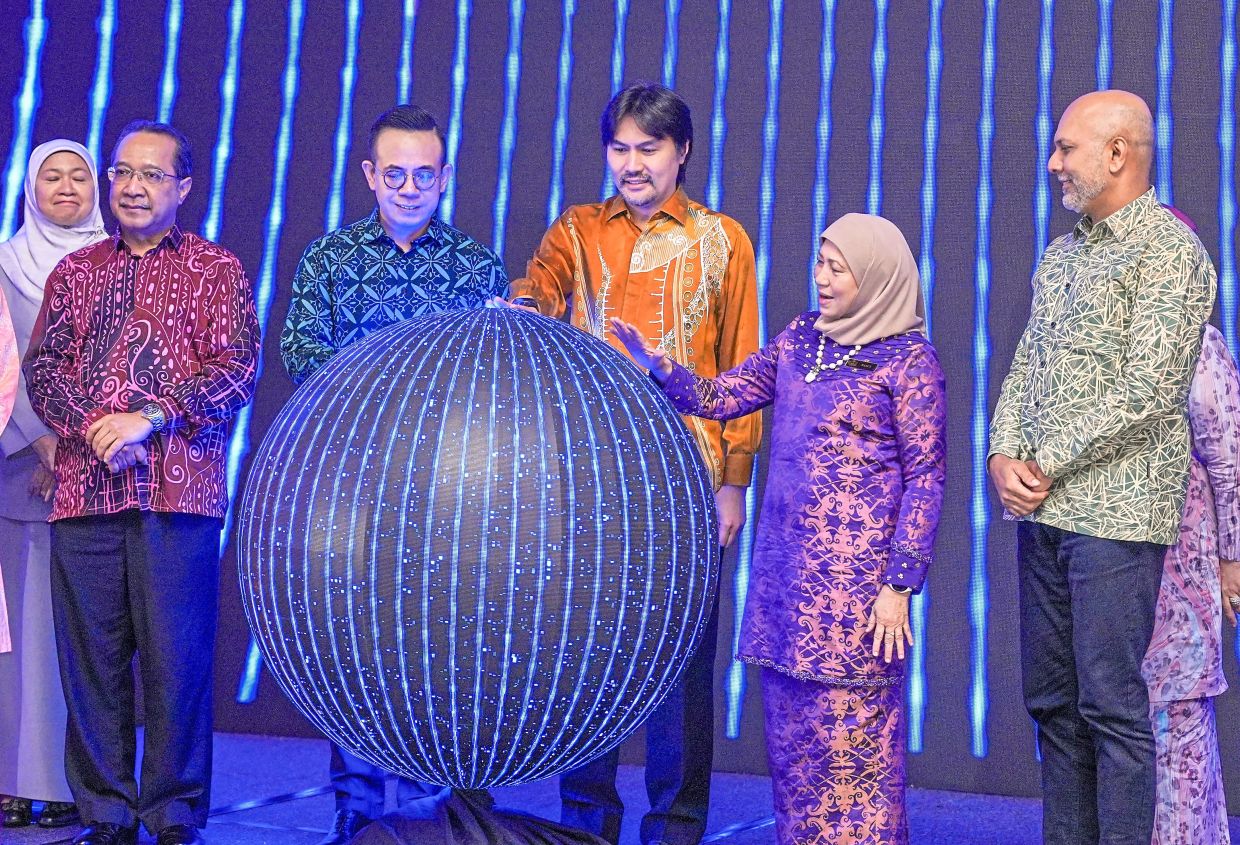 (From left) Kesuma deputy secretary-general (policy and international) Dr Mohd Shaharin Umar, Sim, Tunku Ali Redhauddin and Nancy during the launch of the Wanita MyWira Accelerator programme.