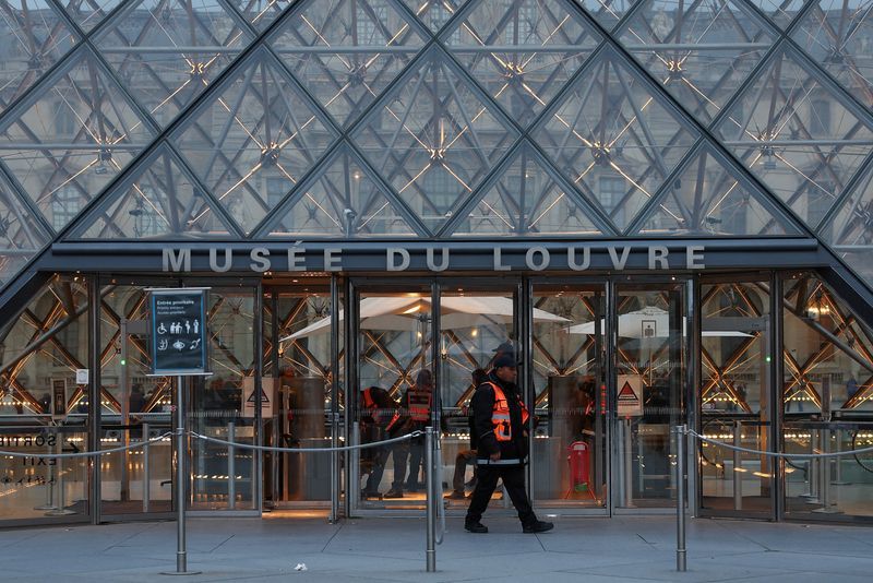 More Louvre heist suspects arrested, French media report