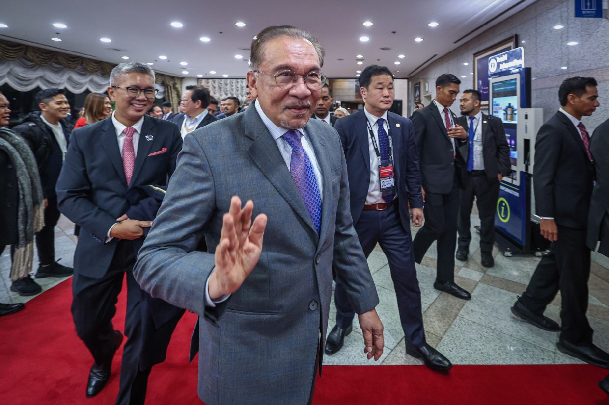 安瓦尔表示，平衡的做法使马来西亚成为经济集团之间的桥梁