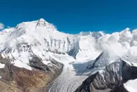 Heavy snow strands trekkers