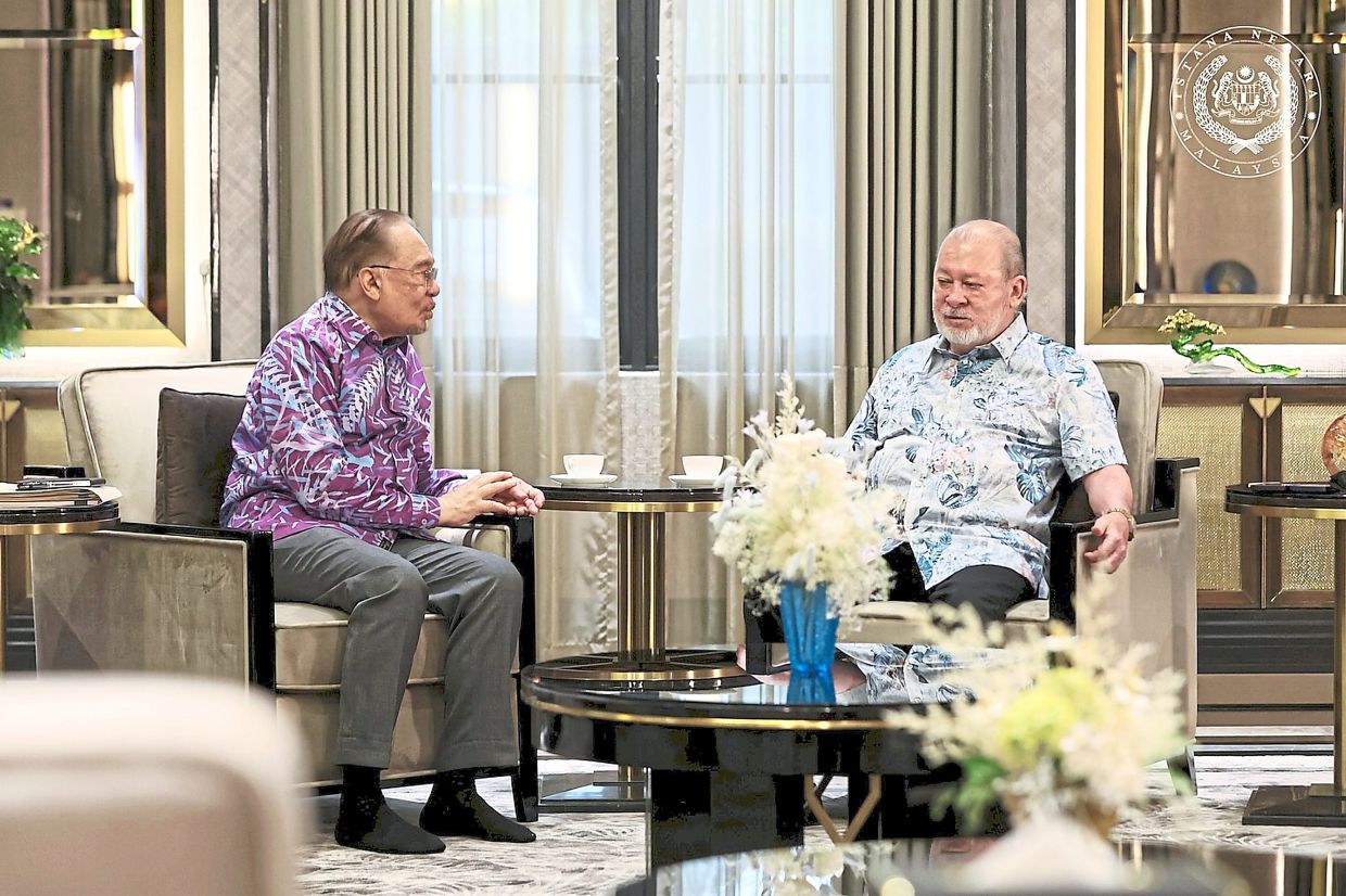 The long and short of it: Sultan Ibrahim (right) getting a briefing from Anwar on the outcomes of the 47th Asean Summit and Related Summits held in Kuala Lumpur. — Photo from Sultan Ibrahim Sultan Iskandar’s Facebook page