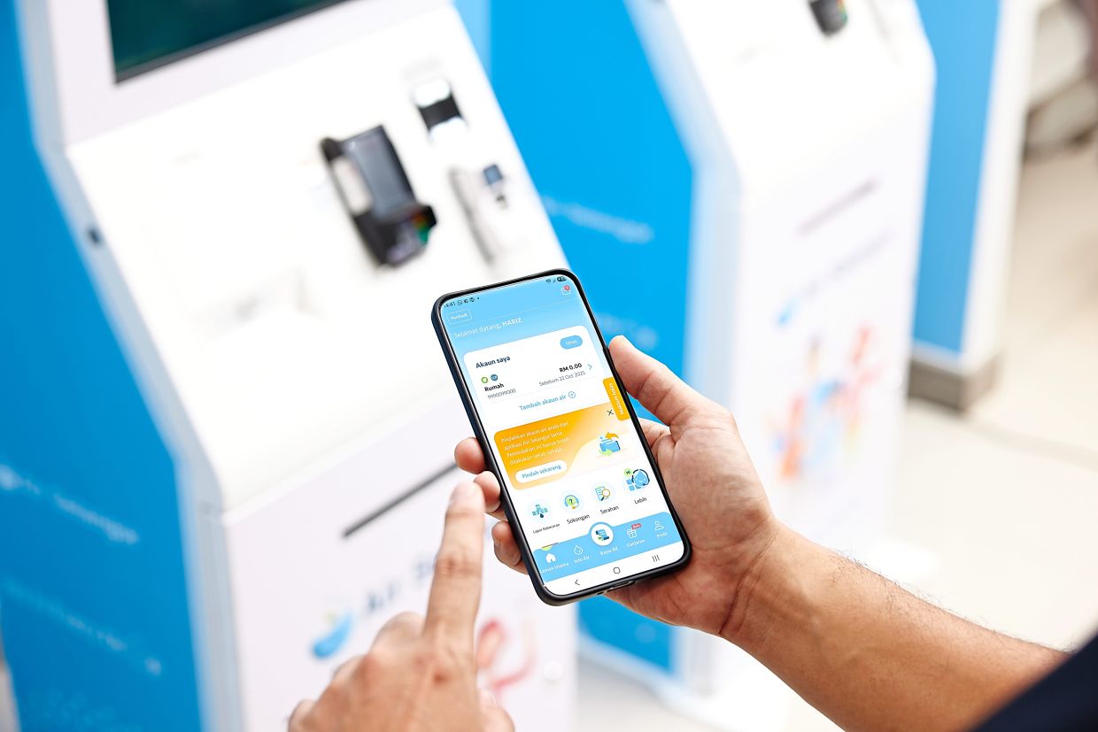 The Air Selangor 2.0 mobile app allows users to report leaks and monitor their daily water usage.