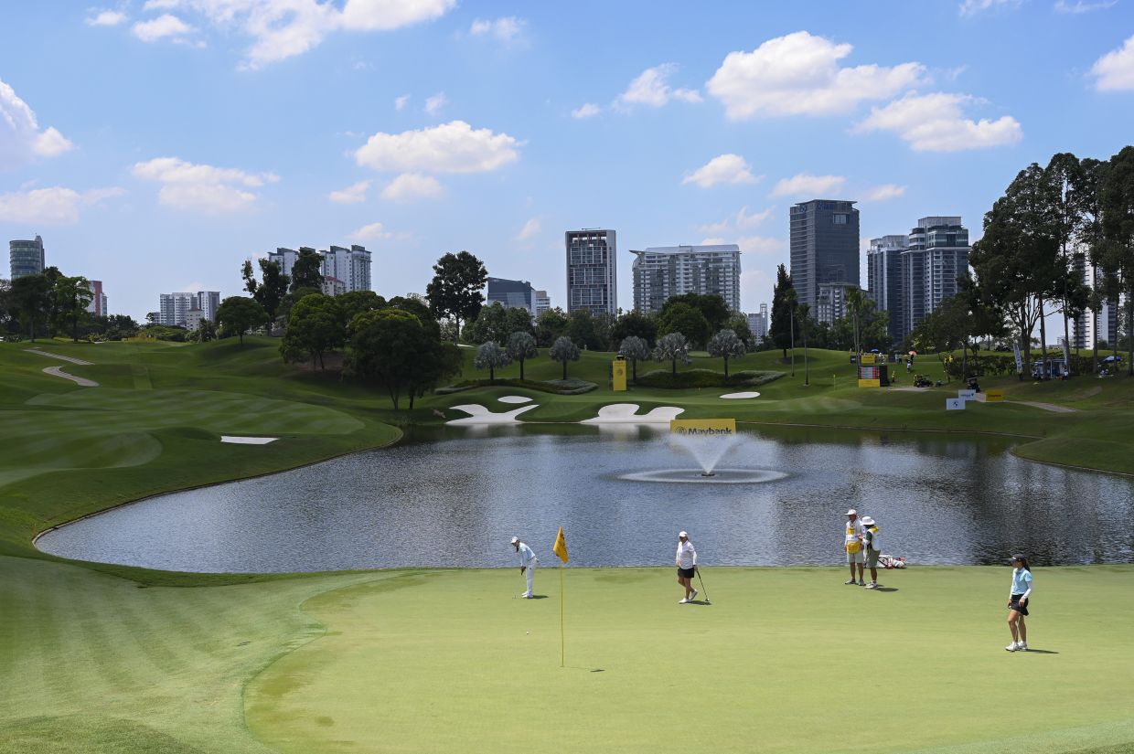 South Korean Choi Hye-jin (left), together with Gemma Dryburgh of Scotland (second left) and Italian Benedetta Moresco (right), playing in the same flight.