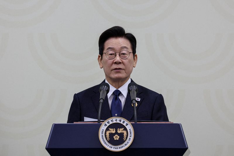 South Korea's Lee hopes to keep cooperating with Indonesia in military security 1 3600542