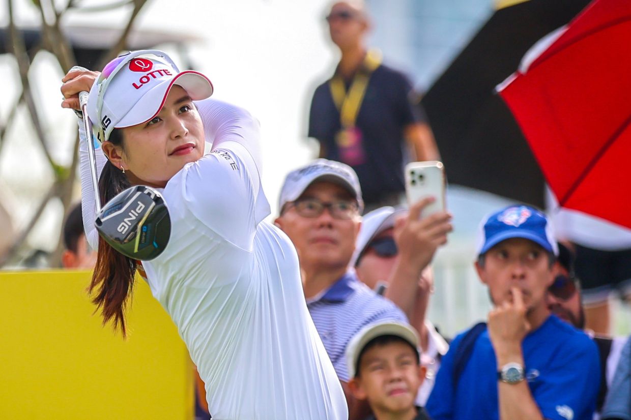 South Korean golfer Choi Hye-Jin in action during the Maybank Golf Championship 2025 at the Kuala Lumpur Golf & Country Club, on Saturday (Nov 1, 2025). Hye-Jin has been the leader of the pack in all three days of competition. -- Photo: Bernama