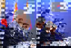 Asia-Pacific leaders wrap up Apec summit after Trump and Xi agreement on trade truce