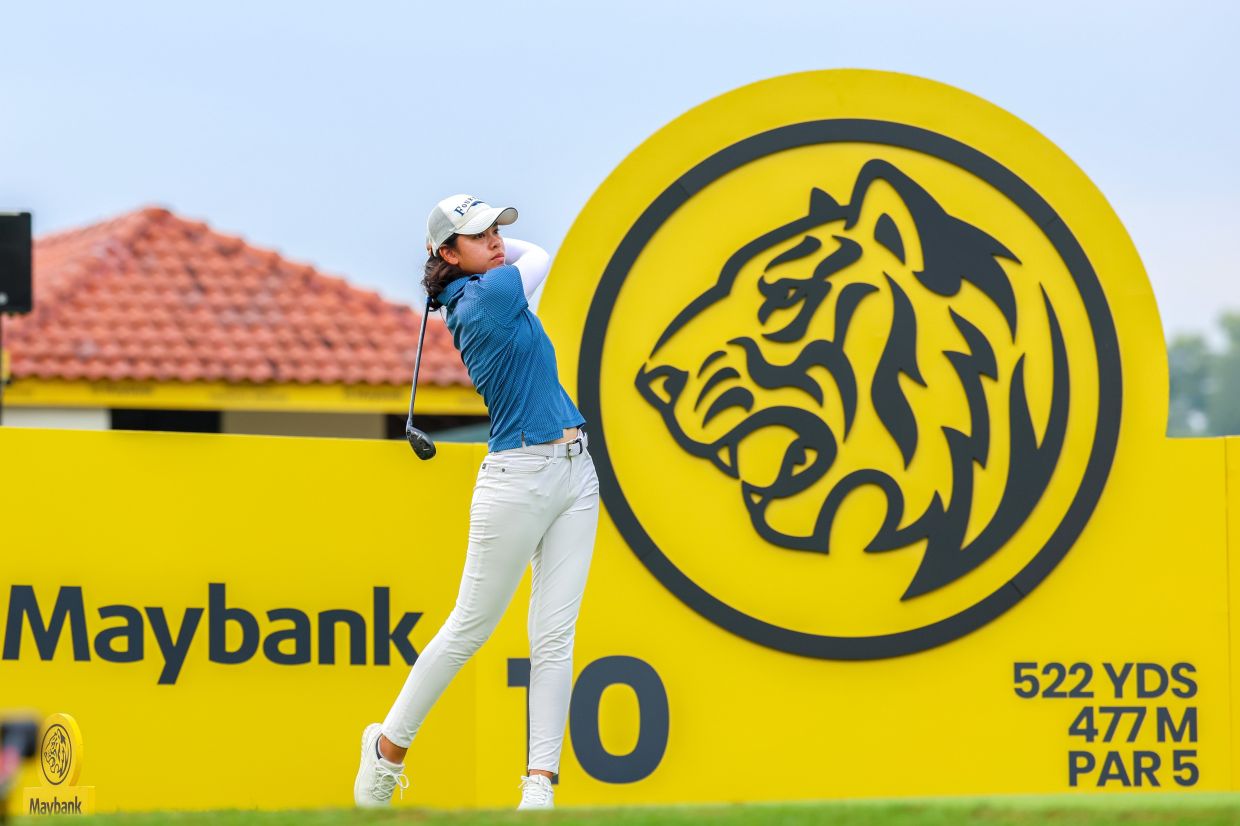 Malaysian golfer Liyana Durisic is in full swing during the Maybank Golf Championship 2025 at the Kuala Lumpur Golf & Country Club. - Photo: Bernama