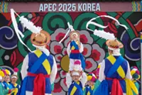 Leaders bond over food, K-pop and ‘ancient’ bling during Apec summit