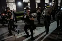 'We're not a violent city': Chicago locals take on ICE block-by-block