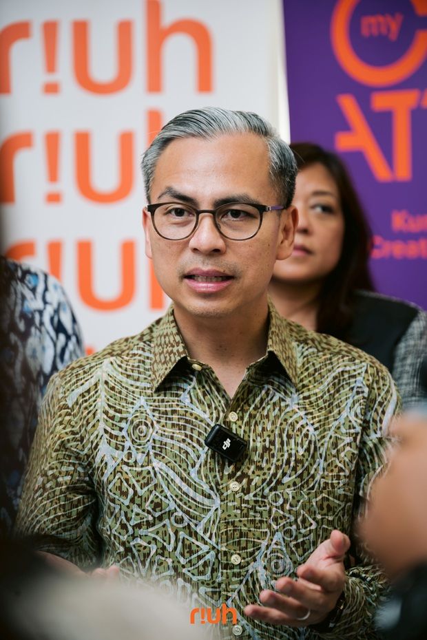 Championing Malaysia’s creative voice, Fahmi explores the immersive Suara Belacu exhibition, which blends contemporary art, soundscapes, and digital visuals