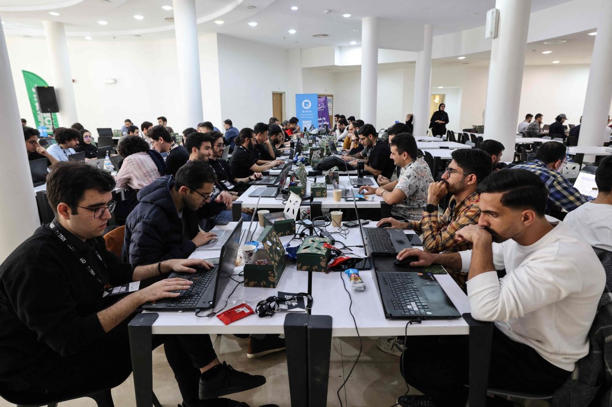 Iranian tech prodigies battle it out with robots | The Star