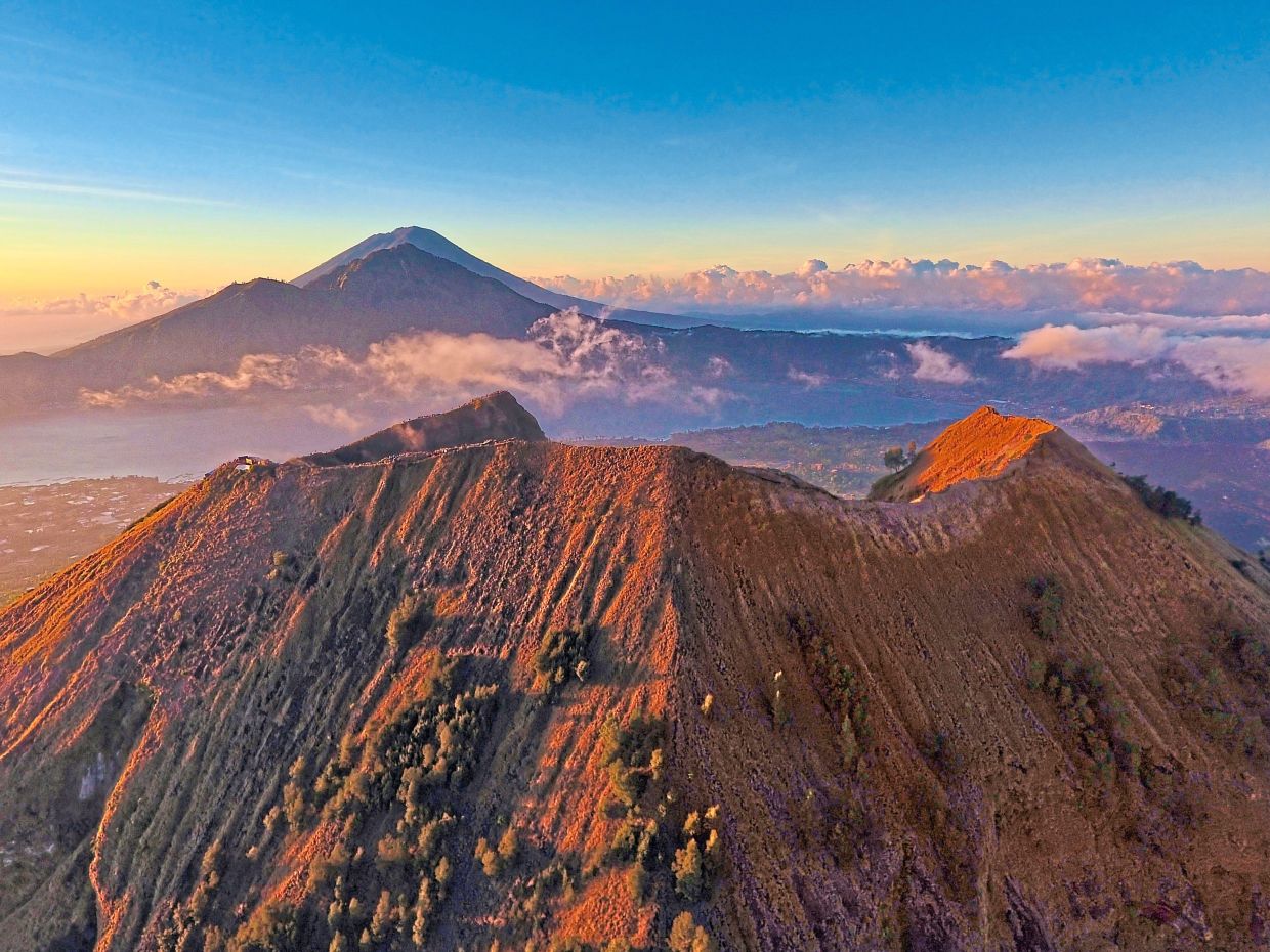 5 volcanoes around the world you can try and summit | The Star