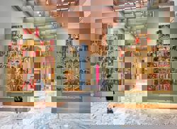 Pilgrims stream to Spain, seeking the Holy Grail in Valencia