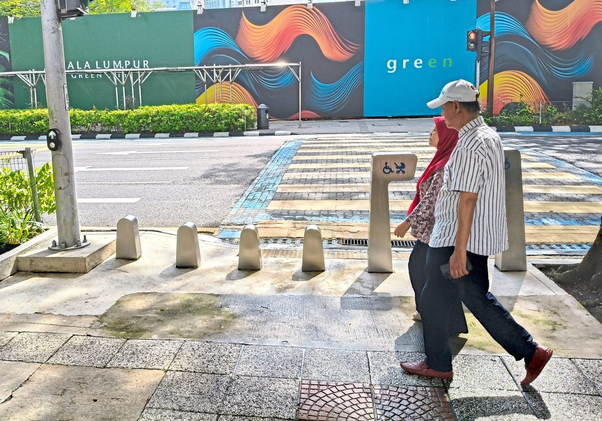 Bollards placed along the pavement in Jalan Raja Laut prevent motorcycle encroachment.