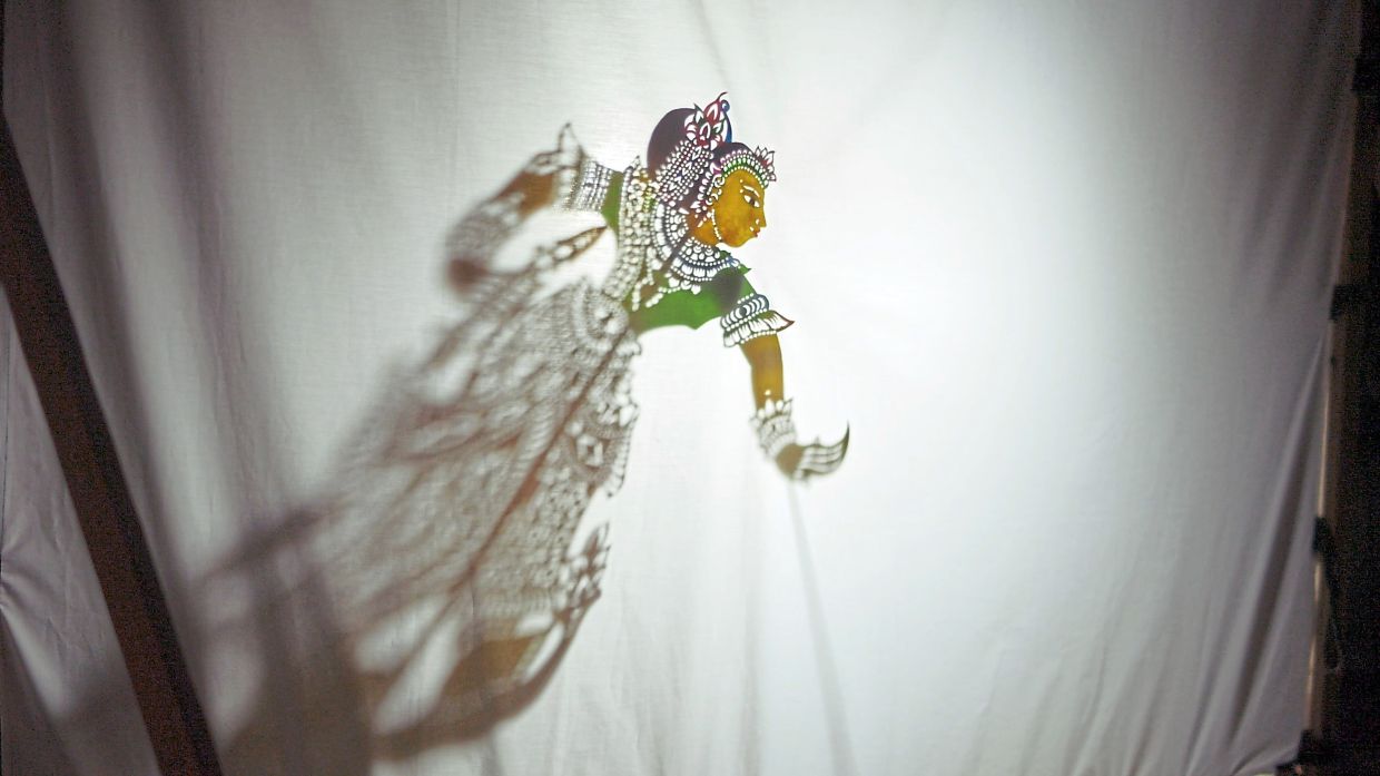 At the start of show, Illya performs the traditional Kelantanese Dewa Panah scene. – YUGO HATTORI