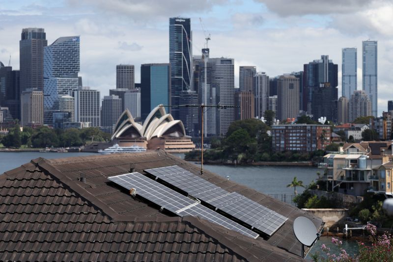 Australia to offer three hours free solar per day to millions 1 3604884