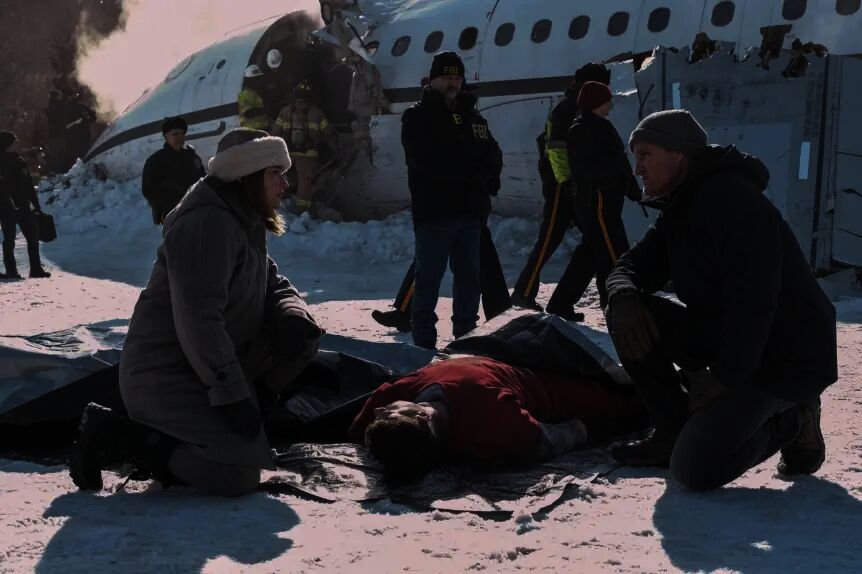 The extra playing 'Background FBI Agent #1' was truly impressed to see such symmetry in posing between the series leads.