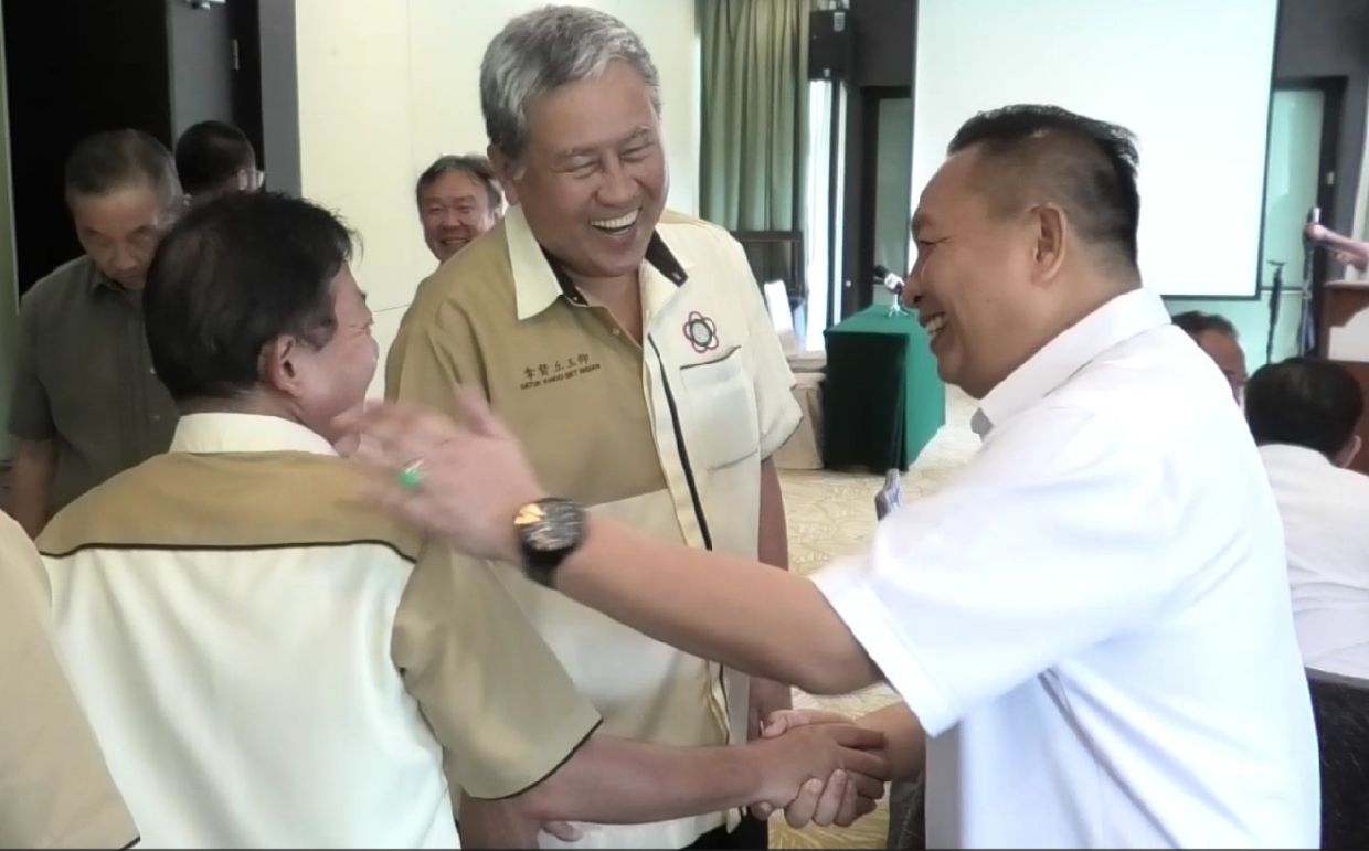 Datuk Wetrom Bahanda (right) with President of The United Chinese Communities Association Sandakan, Datuk Edward Khoo Get Ngian (centre).