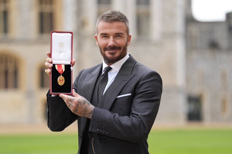 David Beckham für Verdienste um Sport und Wohltätigkeit zum Ritter ...
