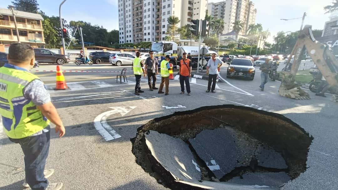 Bayan Lepas sinkhole cordoned off, road closed for investigation, says exco 1 3605964