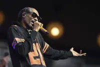 Soccer-US rapper Snoop Dogg tells Celtic to 'bring Ange back'