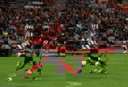 Soccer-Sunderland's Xhaka earns draw after Ndiaye's stunner for Everton