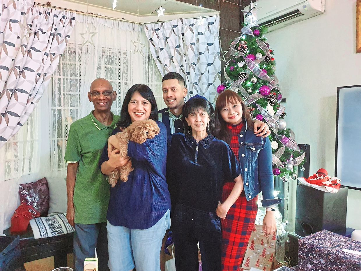 All in the family: Jerry, Geraldine, Koko, Kevin, Blossom and Jerry’s daughter-in-law, Maz. — GERALDINE FELIX