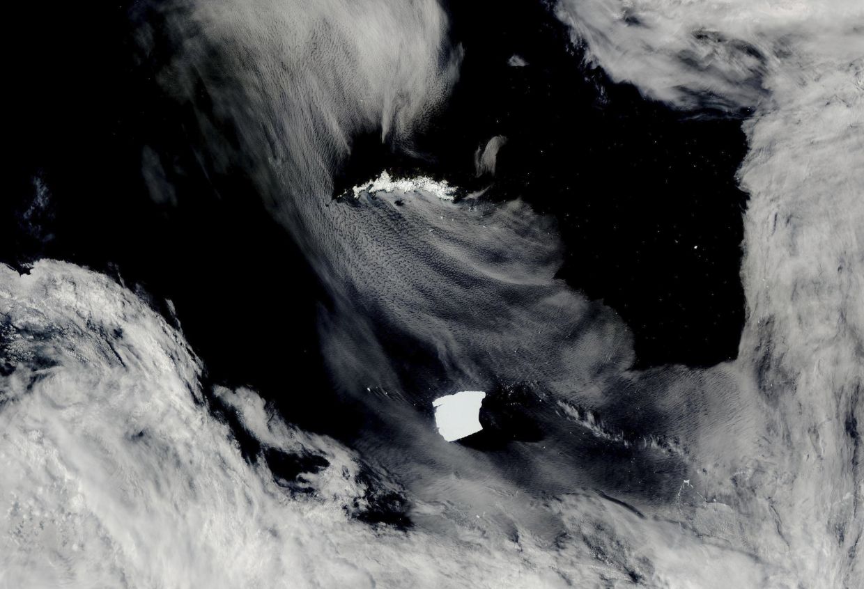 NASA's Aqua satellite shows an iceberg with the designation A23a heading towards the island of South Georgia off the coast of Antarctica on January 15, 2025. Photo: Uncredited/NASA Worldview/dpa