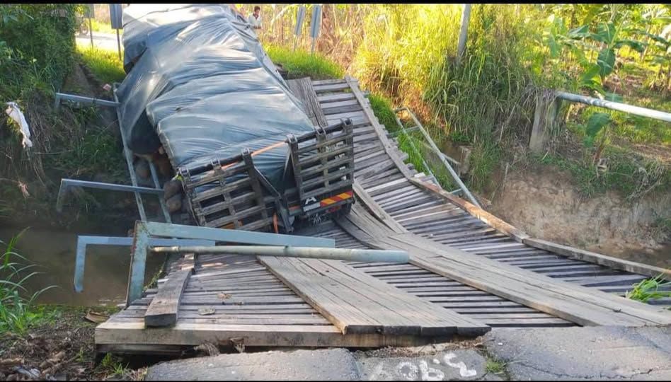 Bridge collapse cuts vital link for rural Keningau communities 1 The lorry believed to have triggered the collapse of the decades-old wooden bridge in Kampung Tigot, Keningau.