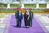 King receives grand welcome in Saudi Arabia