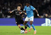 Soccer-Napoli and Frankfurt play out dull scoreless draw in Naples