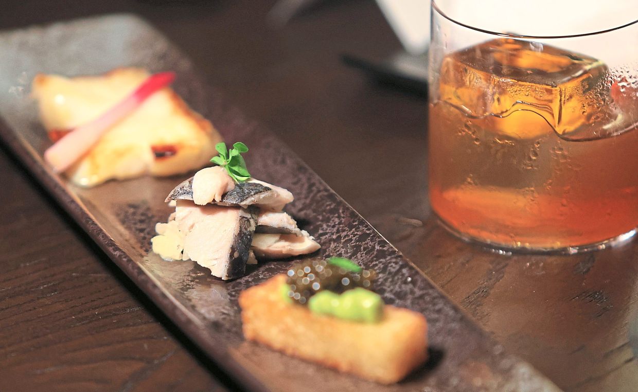 (From right) Crispy sushi rice featuring T’lur Kaluga amur caviar, avocado, wasabi sauce, Aburi shimesaba and Gindara robatayaki.