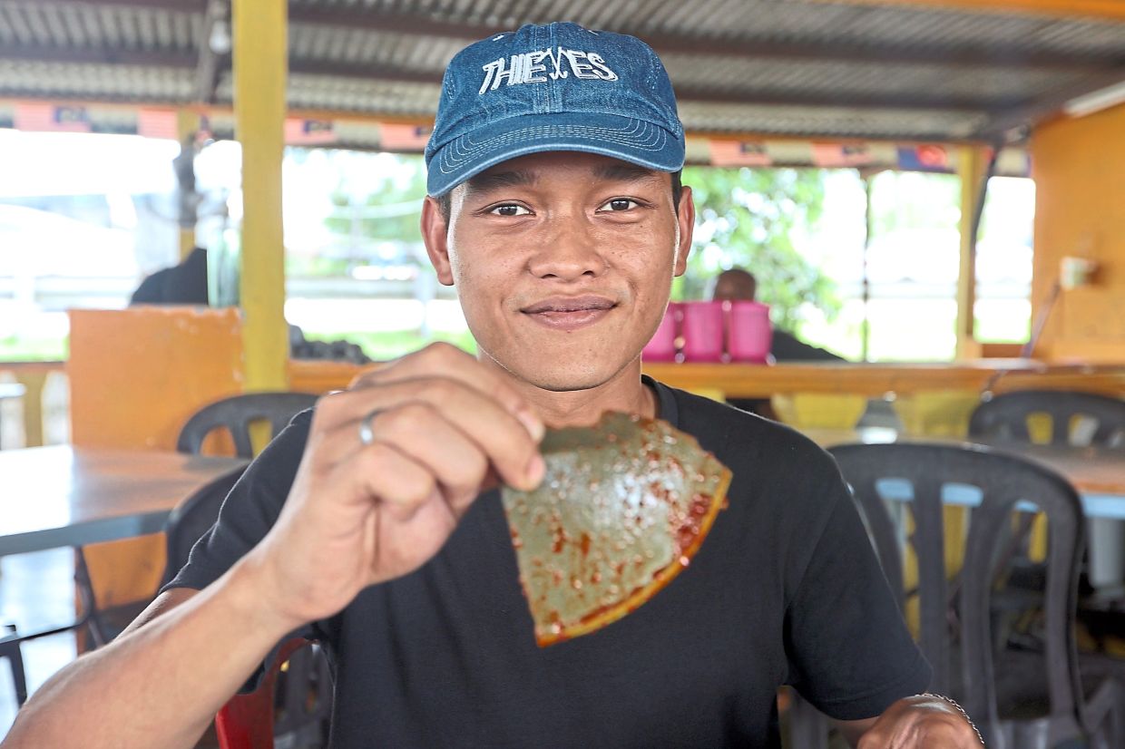 Mohamad Dary says meat on the legs tastes like crab but is chewier and sweeter.