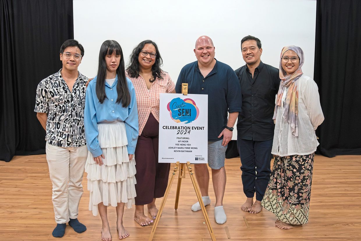 Cipta Seni Incubator co-founders Sharmilla (third from left) and Curteis (third from right) with last year's participants at Five Arts Centre in Kuala Lumpur. Photo: Dominique Teoh 