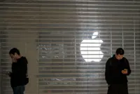 Apple now letting users scale back its controversial new iOS design