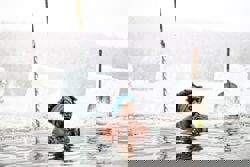 Cold-water immersion may offer health benefits, but also presents risks