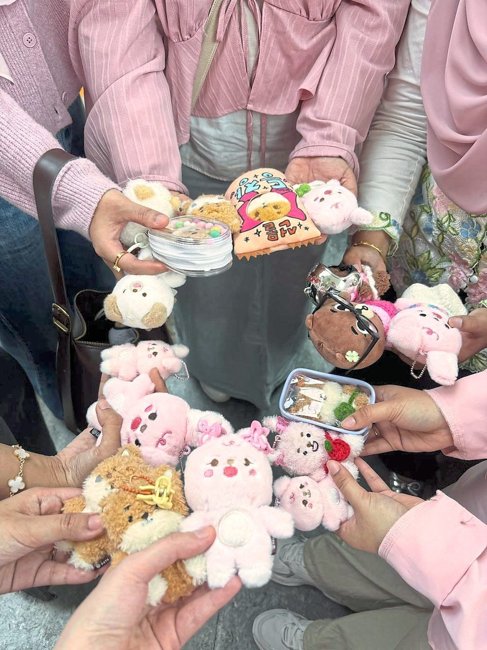 When Nur Aina Batrisyia goes on trips with the friends she met because of Day6, they all bring dolls associated with their favourite group member.