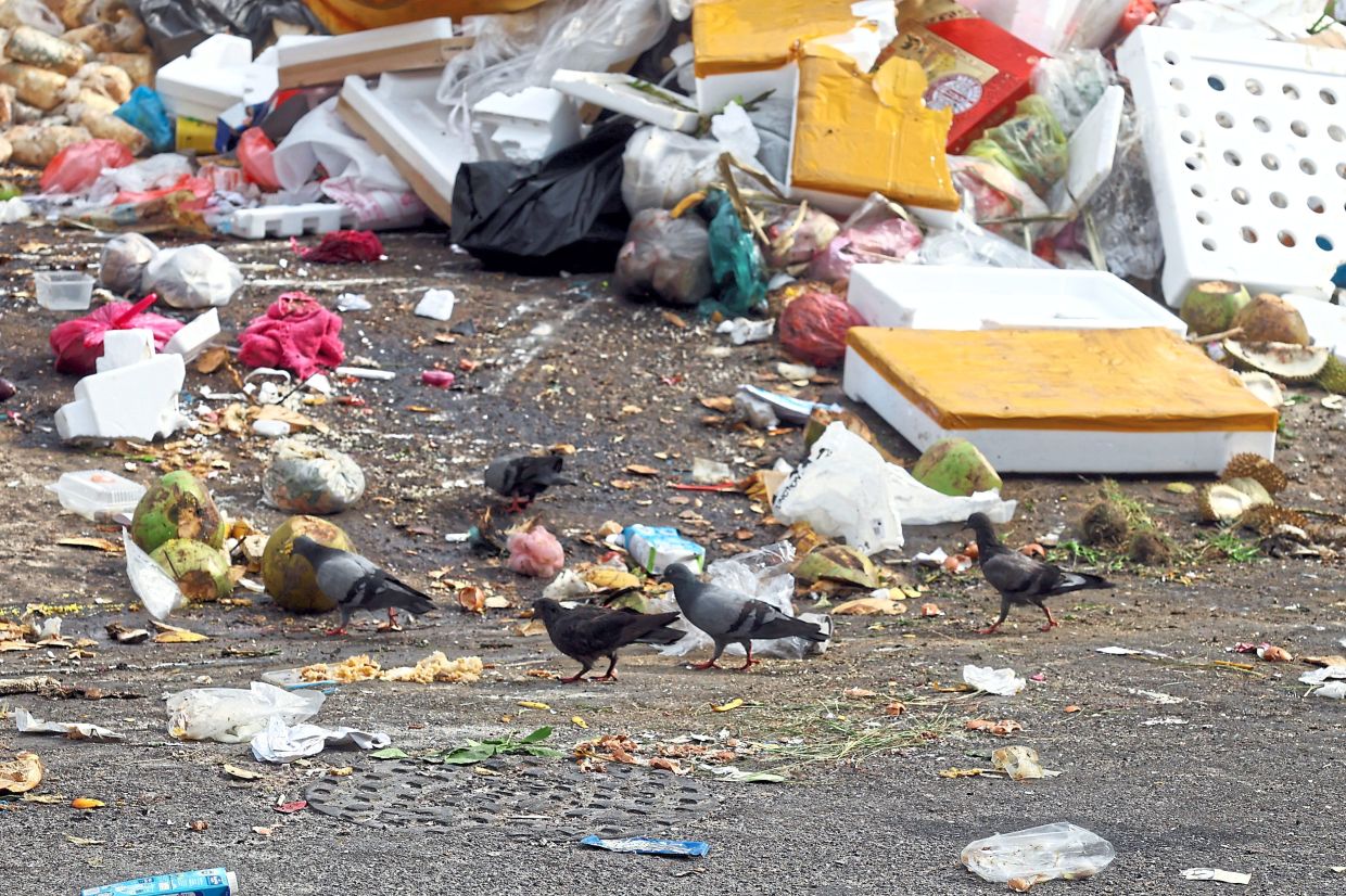Bulk waste discarded at the rubbish disposal area of SPPK market.