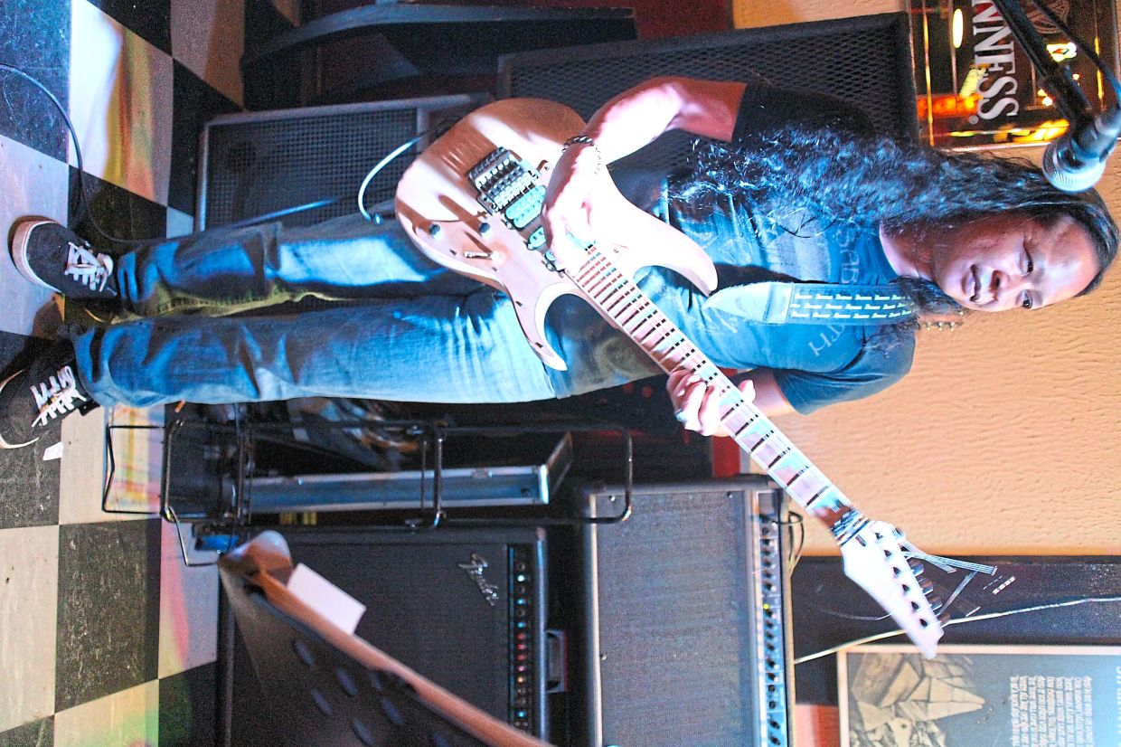 Sharin rocks out at On Line Pub on Saturday nights.