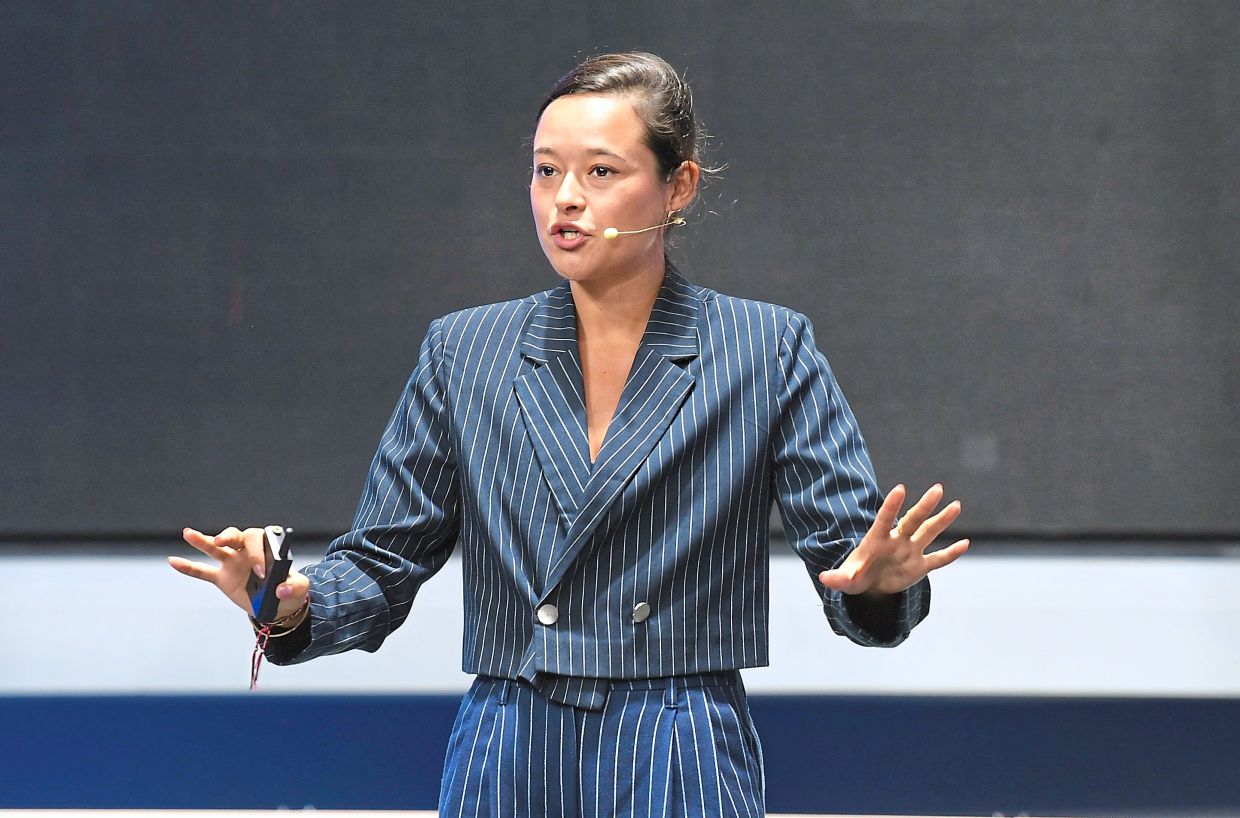 Starting her venture at just 12, Wijsen was moved by the sight of plastic pollution in her home of Bali. Today, she’s a global voice against plastic waste, inspiring over two million youths across 30 countries.