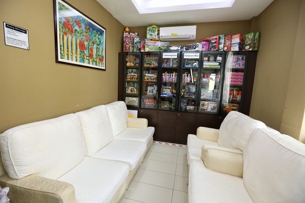 New patients can pick a free gift from the ‘Treasure Box’ in the lobby at the home.