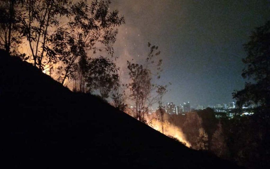 Forest fire at Taman Seri Timah, Balakong, fully extinguished 1 3610361