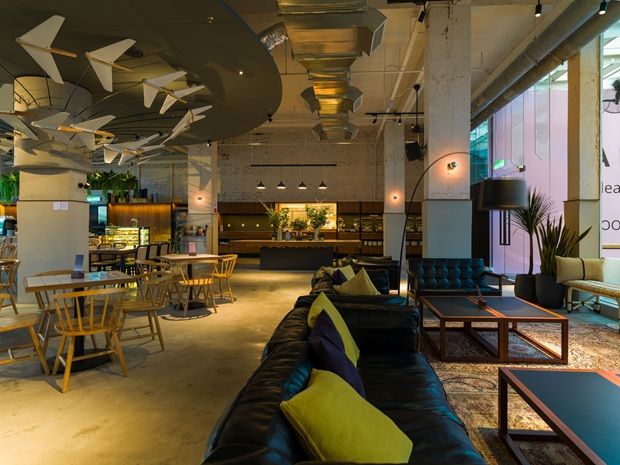 Welcome to MAKAN, where the inviting dining and lounge area offers a relaxed, all-day dining experience for travellers of all walks of life.