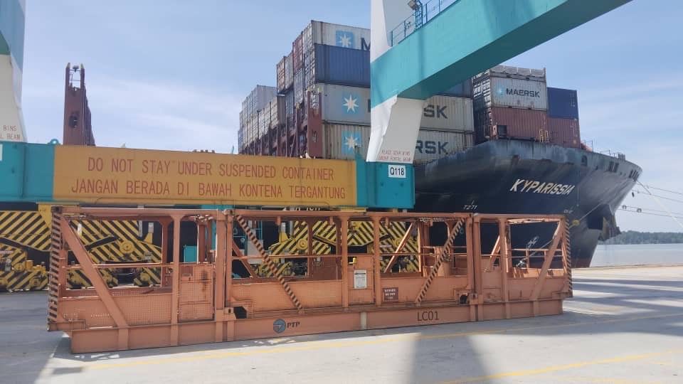 Three killed, three hurt in blaze on container ship in Johor 1 3610920