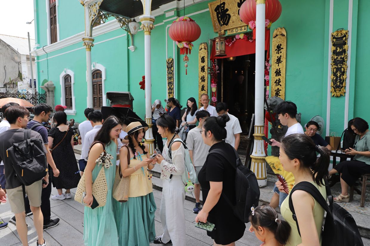 社交访问准证持有者警告不要在马来西亚工作和经商