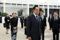 Thai PM leads official visit to Singapore, sidesteps questions on release of Cambodian prisoners