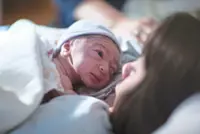 Skin-to-skin a must for newborns 