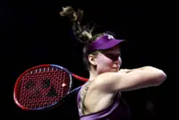 Tennis-Sabalenka outlasts Anisimova, books WTA Finals title clash with Rybakina