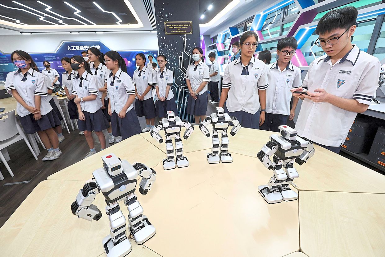 To promote the popularization and development of artificial intelligence (AI) education in Malaysian primary and secondary schools, the Duda Education Institution held an event themed 'Intelligent Education, Leading the Future,' and officially established the 'Malaysia AI Education Alliances' at the event. The event was attended by Minister of Digital Affairs of Malaysia Gobind Singh, President of the Federation of Hokkien Associations of Malaysia Tan Sri Datuk Seri Dr. Lim Hock San.